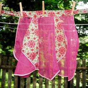 VTG Magenta Pink Floral & Illusion Hostess Apron